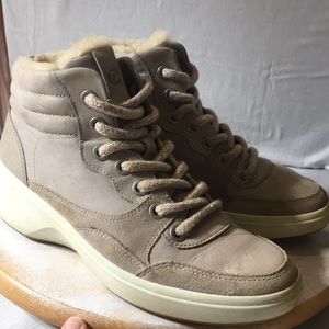 - Ecco womens tan suede/leather Sherpa lined bootie size 7-7 1/2.
